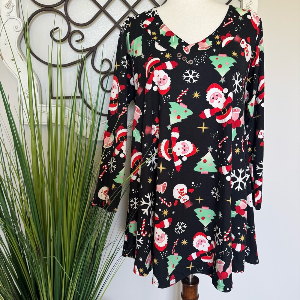 NWT Size Medium Christmas Tunic Blouse Top with Santas Snowmen by Larace